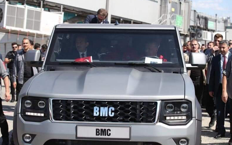 الرئيس التركي رجب طيب أردوغان يختبر السيارة التركية BMC محلية الصنع